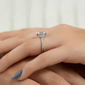 The Low Profile Kamellie Set With A 2 Carat Oval Lab Diamond