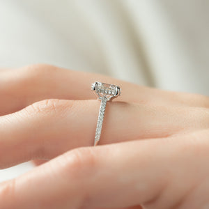 The Low Profile Kamellie Set With A 2 Carat Oval Lab Diamond