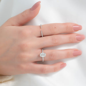 The Low Profile Kamellie Set With A 2 Carat Oval Lab Diamond