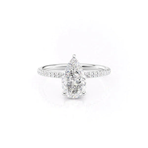 The Low Profile Kamellie Set With A Pear Moissanite