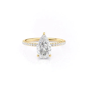 The Low Profile Kamellie Set With A Pear Moissanite