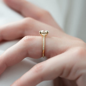 The Low Profile Kamellie Set With A 1.5 Carat Round Lab Diamond