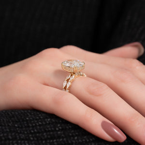 The Lucia Set With A 1 Carat Oval Lab Diamond