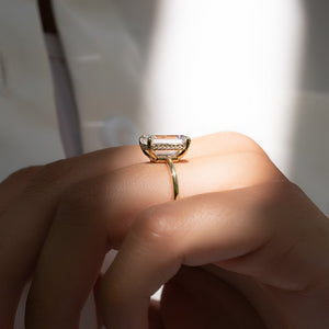 The Low Profile Kamellie Set With A 2 Carat Emerald Lab Diamond