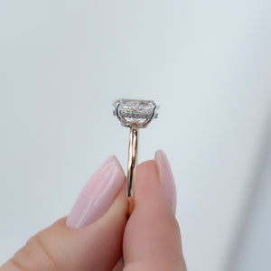 The Low Profile Kamellie Set With A 2 Carat Oval Lab Diamond