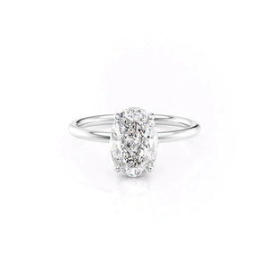 The Low Profile Kamellie Set With A Oval Moissanite