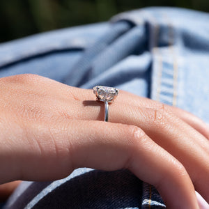 The Low Profile Kamellie Set With A 2 Carat Oval Lab Diamond