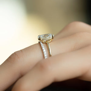 The Low Profile Kamellie Set With A 2 Carat Oval Lab Diamond