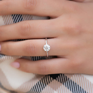 The Low Profile Kamellie Set With A 2 Carat Round Lab Diamond