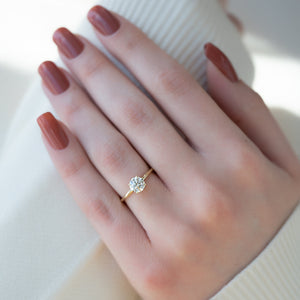 The Low Profile Kamellie Set With A 2 Carat Round Lab Diamond