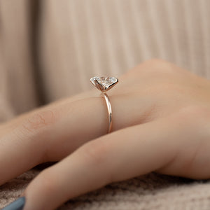 The Petal Kamellie Set With A 3 Carat Oval Lab Diamond