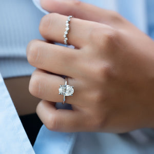 The Petal Kamellie Set With A 2 Carat Oval Lab Diamond