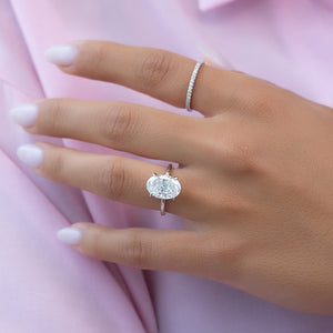 The Petal Kamellie Set With A 2 Carat Oval Lab Diamond