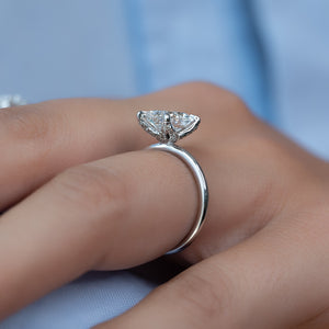The Petal Kamellie Set With A 2 Carat Oval Lab Diamond
