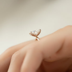 The Petal Kamellie Set With A 3 Carat Radiant Lab Diamond