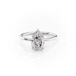 The Petal Kamellie Set With A 3.5 Carat Pear Moissanite