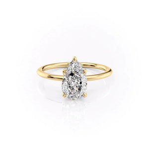 The Petal Kamellie Set With A 2.5 Carat Pear Moissanite