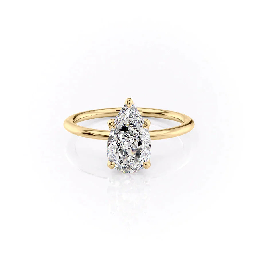 The Petal Kamellie Set With A 2.5 Carat Pear Moissanite