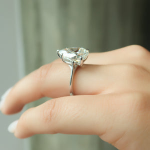 The Lexie Set With A 2 Carat Pear Lab Diamond