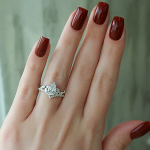 The Melissa Set With A 2 Carat Pear Lab Diamond