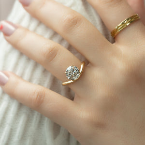 The Berta Set With A 1 Carat Round Lab Diamond