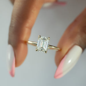 The Lisa Set With A 3 Carat Emerald Lab Diamond