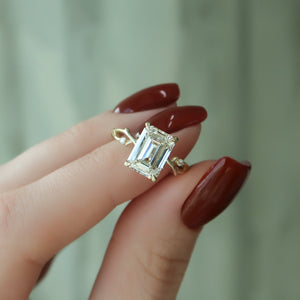 The Twig Set With A 2 Carat Emerald Lab Diamond