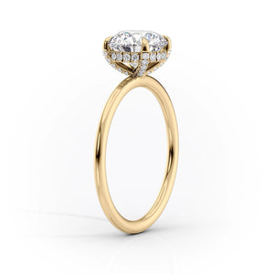 The Crown Kamellie Set With A 1.5 Carat Cushion Moissanite