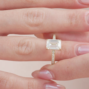 The Marilyn - Engagement Ring Made in Yellow Gold