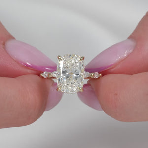 The Lucia - Engagement Ring Made in Yellow Gold