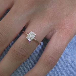 The Low Profile Kamelie - Engagement Ring Made in Rose Gold