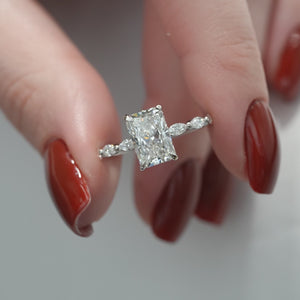 The Lucia - Engagement Ring Made in White Gold