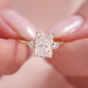 The Lia - Engagement Ring Made in Yellow Gold