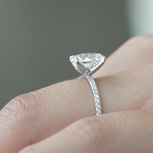 The Pave Petal Kamellie - Engagement Ring Made in White Gold
