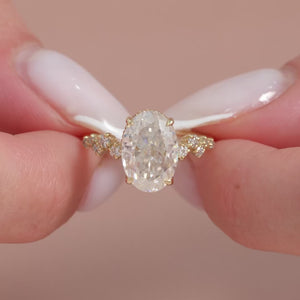 The Mia - Engagement Ring Made in Yellow Gold
