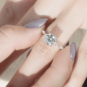 The Lucia - Engagement Ring Made in White Gold