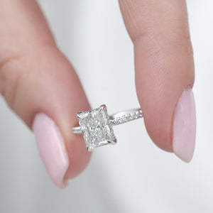 The Pave Kamellie - Engagement Ring Made in White Gold