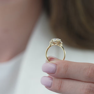 The Lia - Engagement Ring Made in Yellow Gold