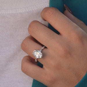 The Lucia - Engagement Ring Made in White Gold