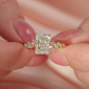The Mia - Engagement Ring Made in Yellow Gold