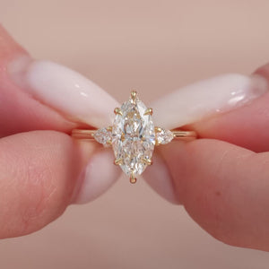 The Pears Liv - Engagement Ring Made in Yellow Gold