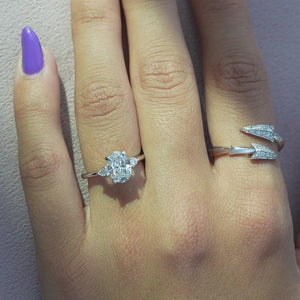 The Pears Liv - Engagement Ring Made in White Gold