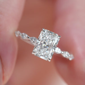 The Lucia - Engagement Ring Made in White Gold