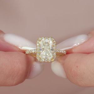 The Lenny - Engagement Ring Made in Yellow Gold