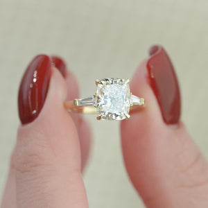 The Liv - Engagement Ring Made in Yellow Gold