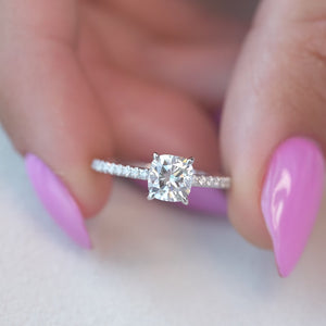 The Pave Kamellie - Engagement Ring Made in White Gold