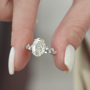 The Mia - Engagement Ring Made in White Gold