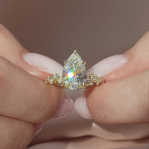 The Mia - Engagement Ring Made in Yellow Gold