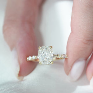 The Lindsey - Engagement Ring Made in Yellow Gold