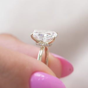 The Nelly - Engagement Ring Made in Yellow Gold